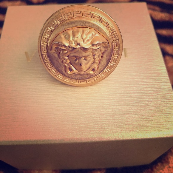 Versace Jewelry - Versace Medusa ring. Gold plated. Size 8.